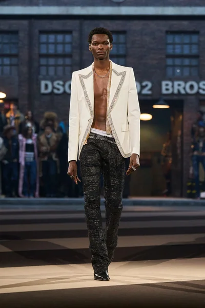 Look 44
